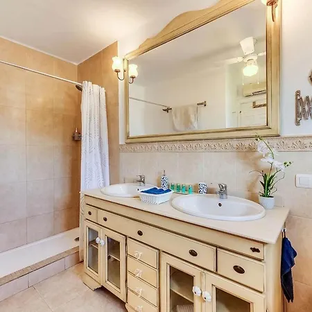 Tiphareth Guest house